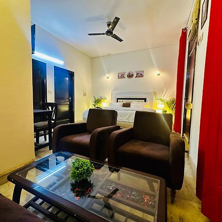 فندق The White Scent-Near Noida Sector 18 Metro المظهر الخارجي الصورة