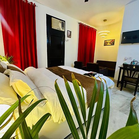 فندق The White Scent-Near Noida Sector 18 Metro المظهر الخارجي الصورة