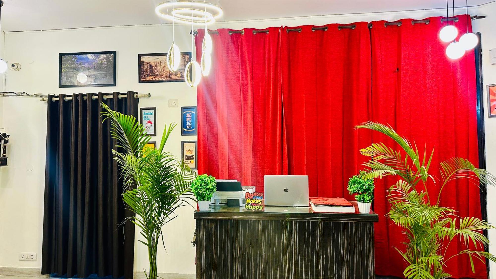 فندق The White Scent-Near Noida Sector 18 Metro المظهر الخارجي الصورة
