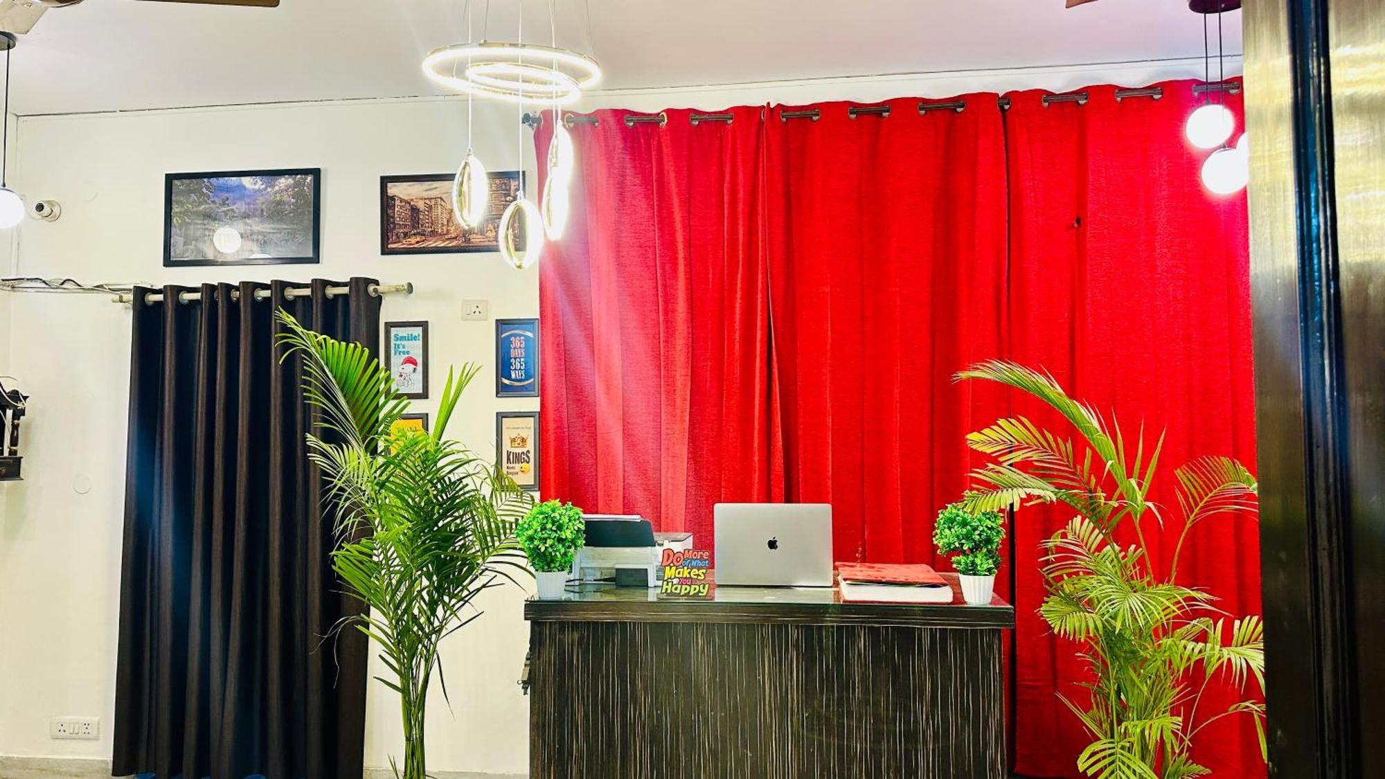 فندق The White Scent-Near Noida Sector 18 Metro المظهر الخارجي الصورة