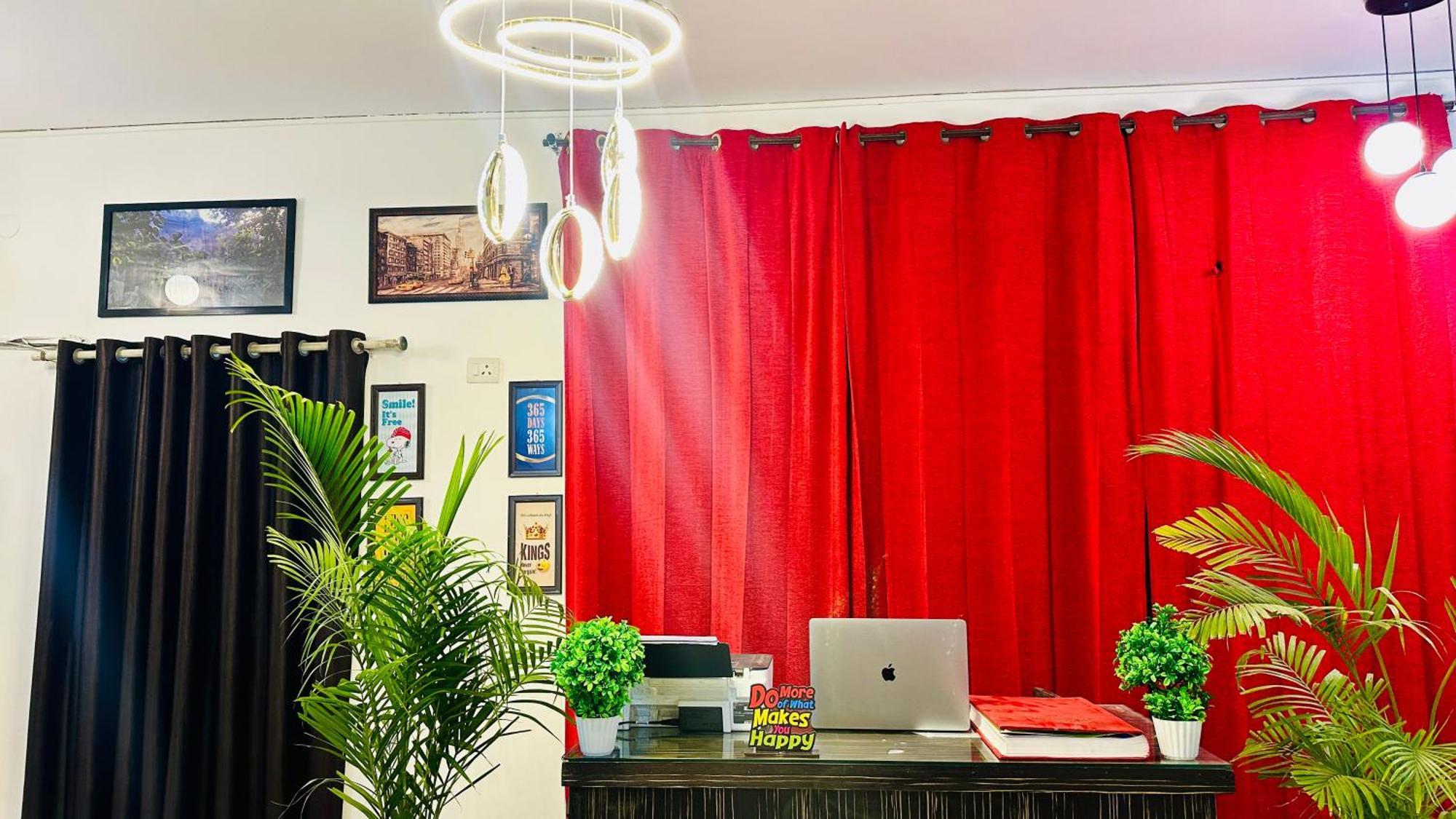 فندق The White Scent-Near Noida Sector 18 Metro المظهر الخارجي الصورة