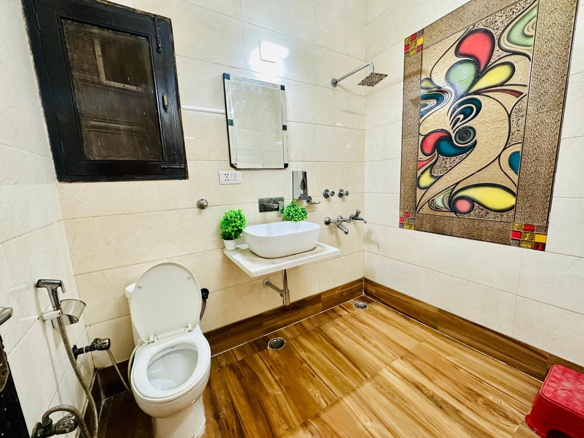 فندق The White Scent-Near Noida Sector 18 Metro المظهر الخارجي الصورة