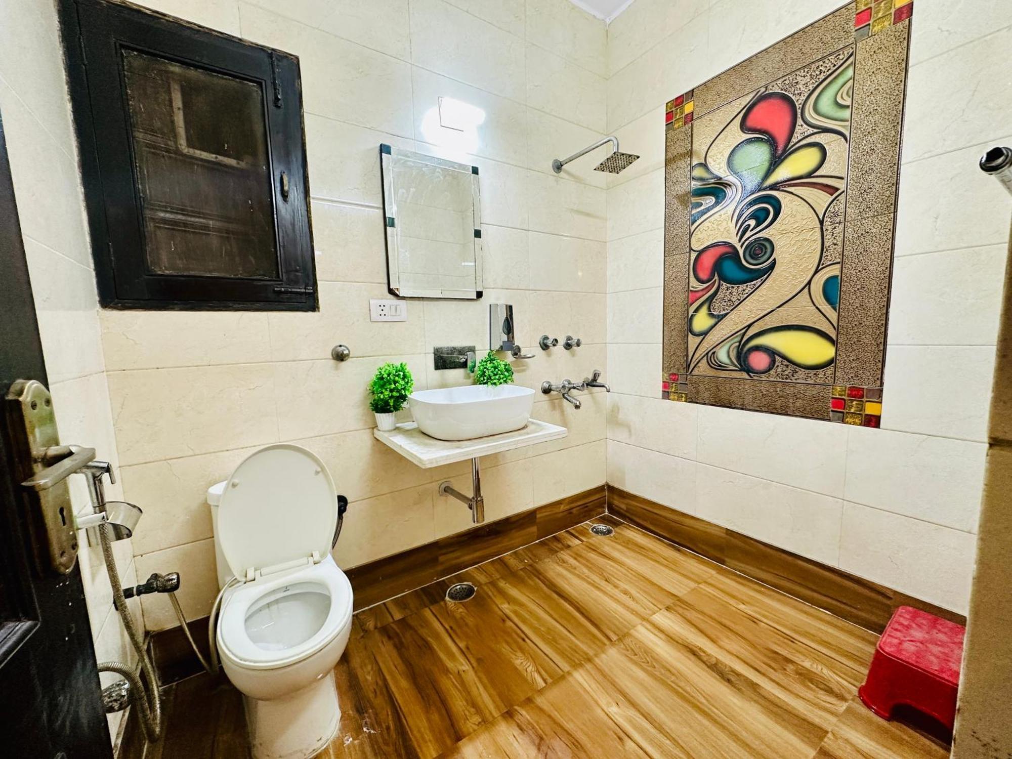 فندق The White Scent-Near Noida Sector 18 Metro المظهر الخارجي الصورة