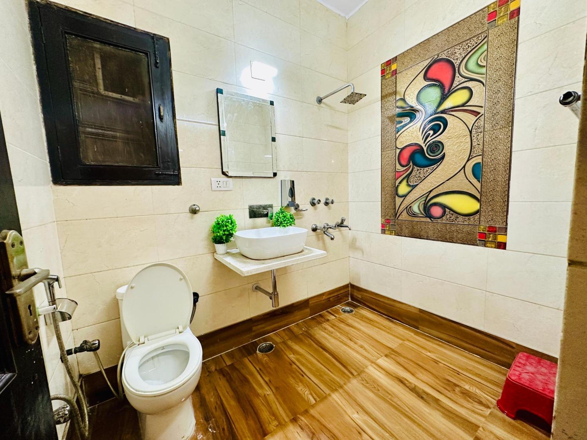 فندق The White Scent-Near Noida Sector 18 Metro المظهر الخارجي الصورة