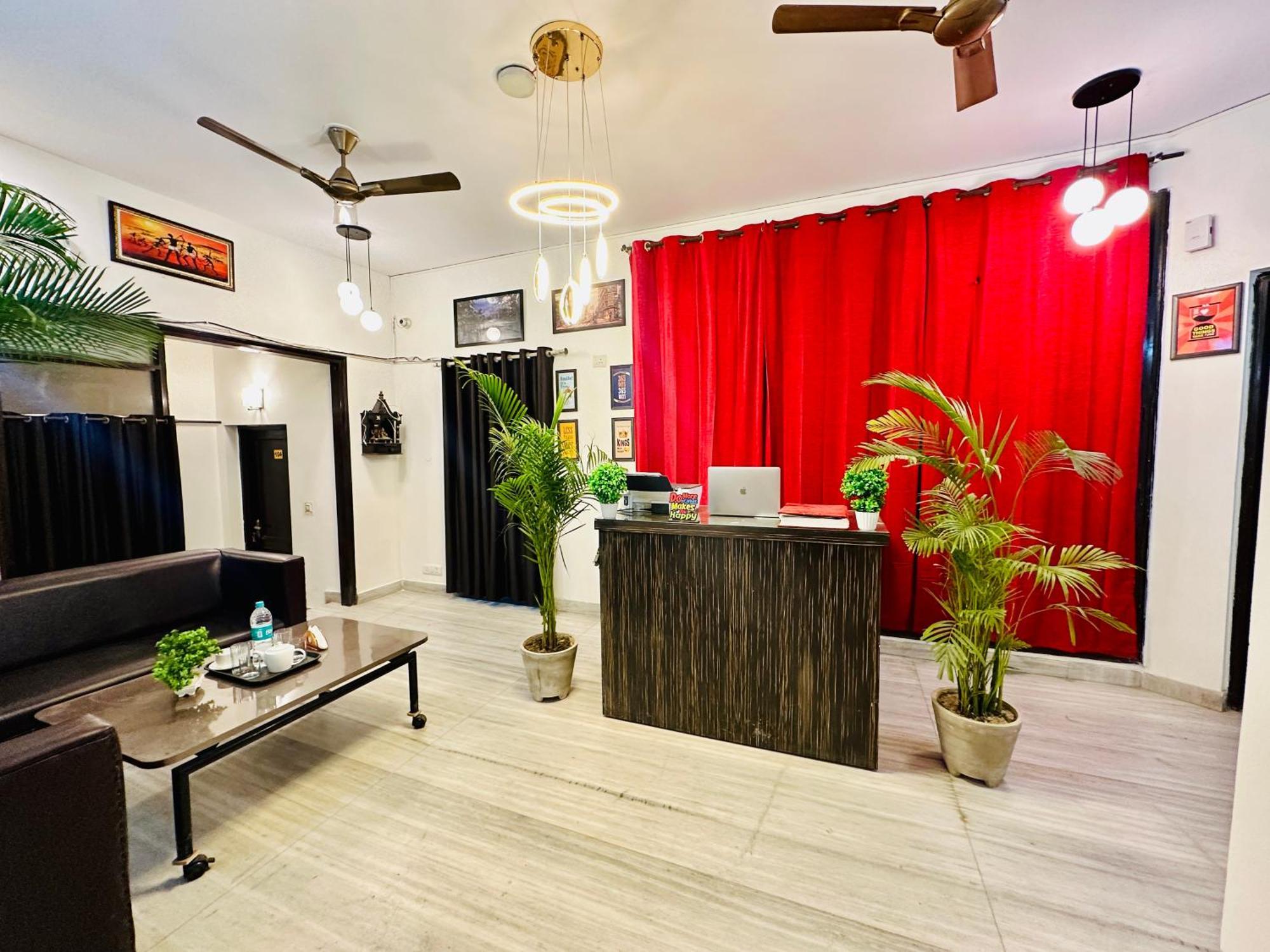 فندق The White Scent-Near Noida Sector 18 Metro المظهر الخارجي الصورة