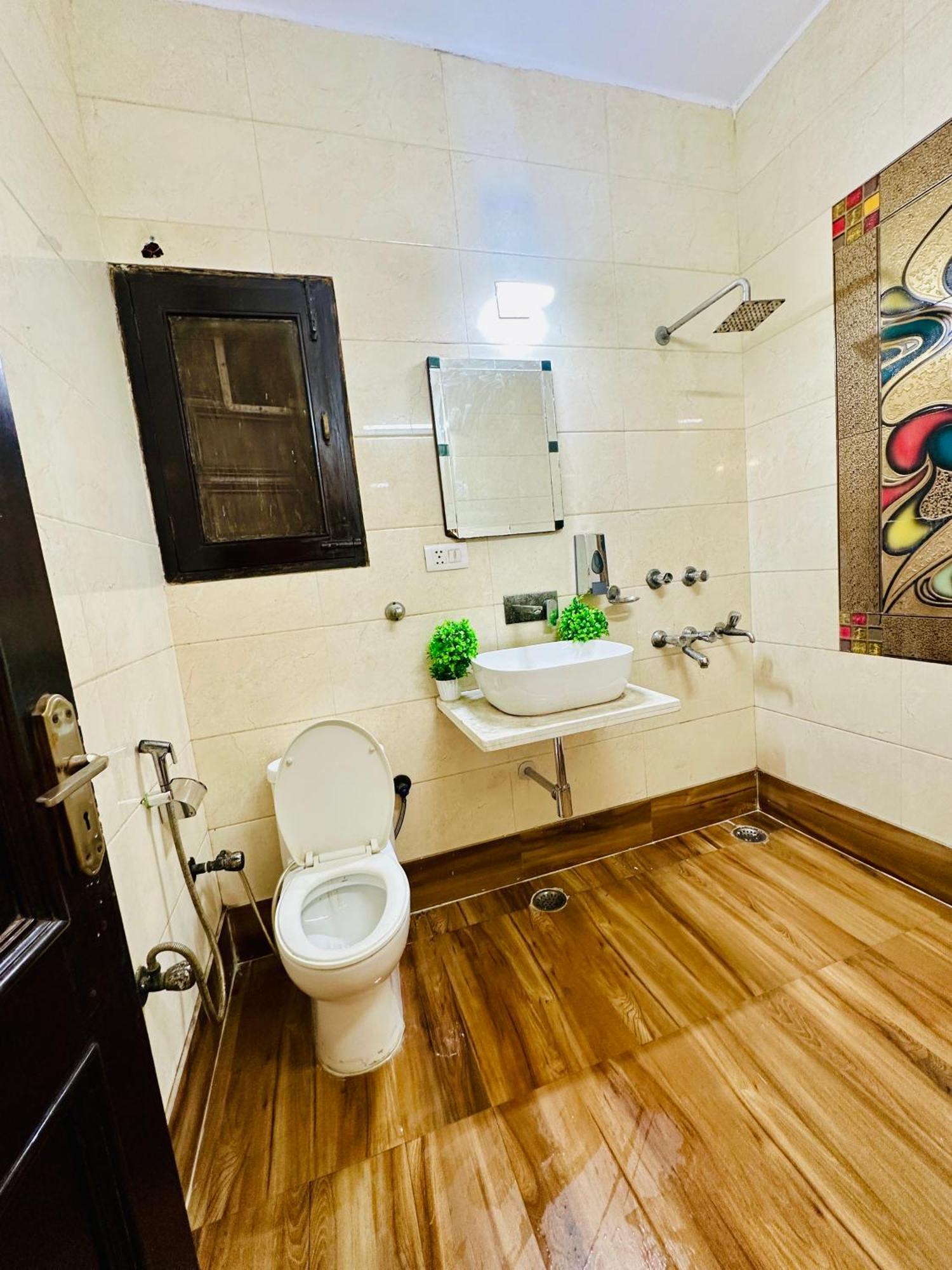 فندق The White Scent-Near Noida Sector 18 Metro المظهر الخارجي الصورة