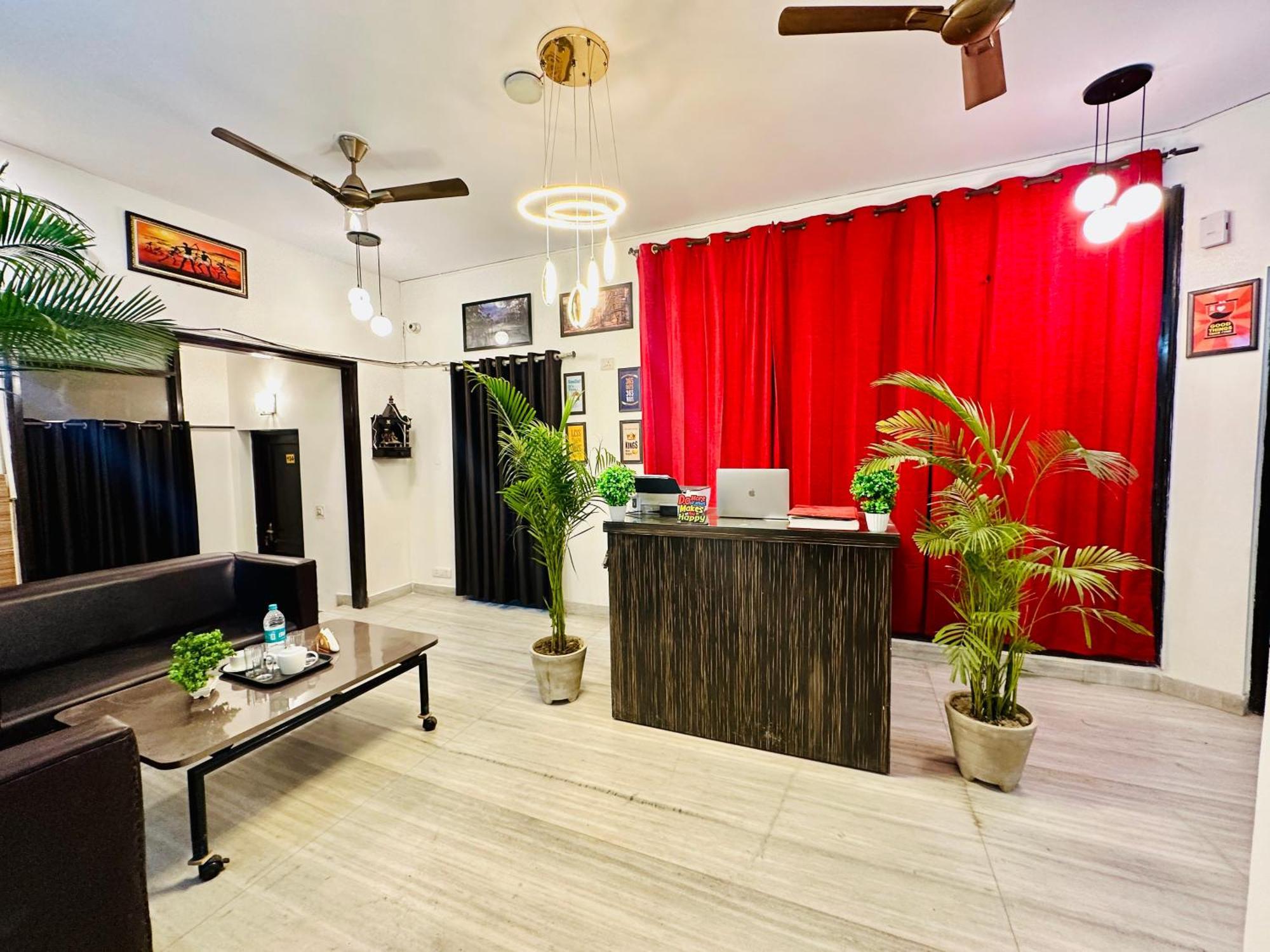 فندق The White Scent-Near Noida Sector 18 Metro المظهر الخارجي الصورة