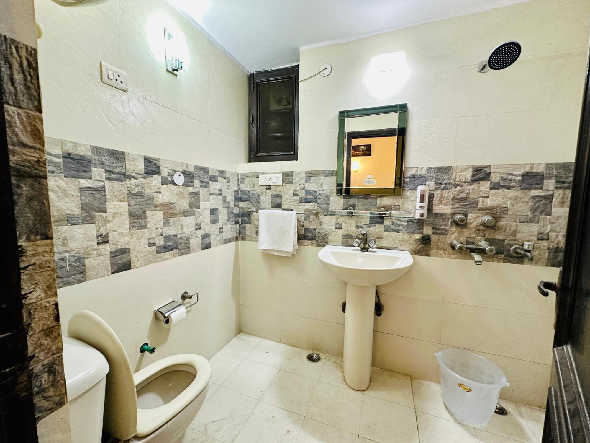 فندق The White Scent-Near Noida Sector 18 Metro المظهر الخارجي الصورة
