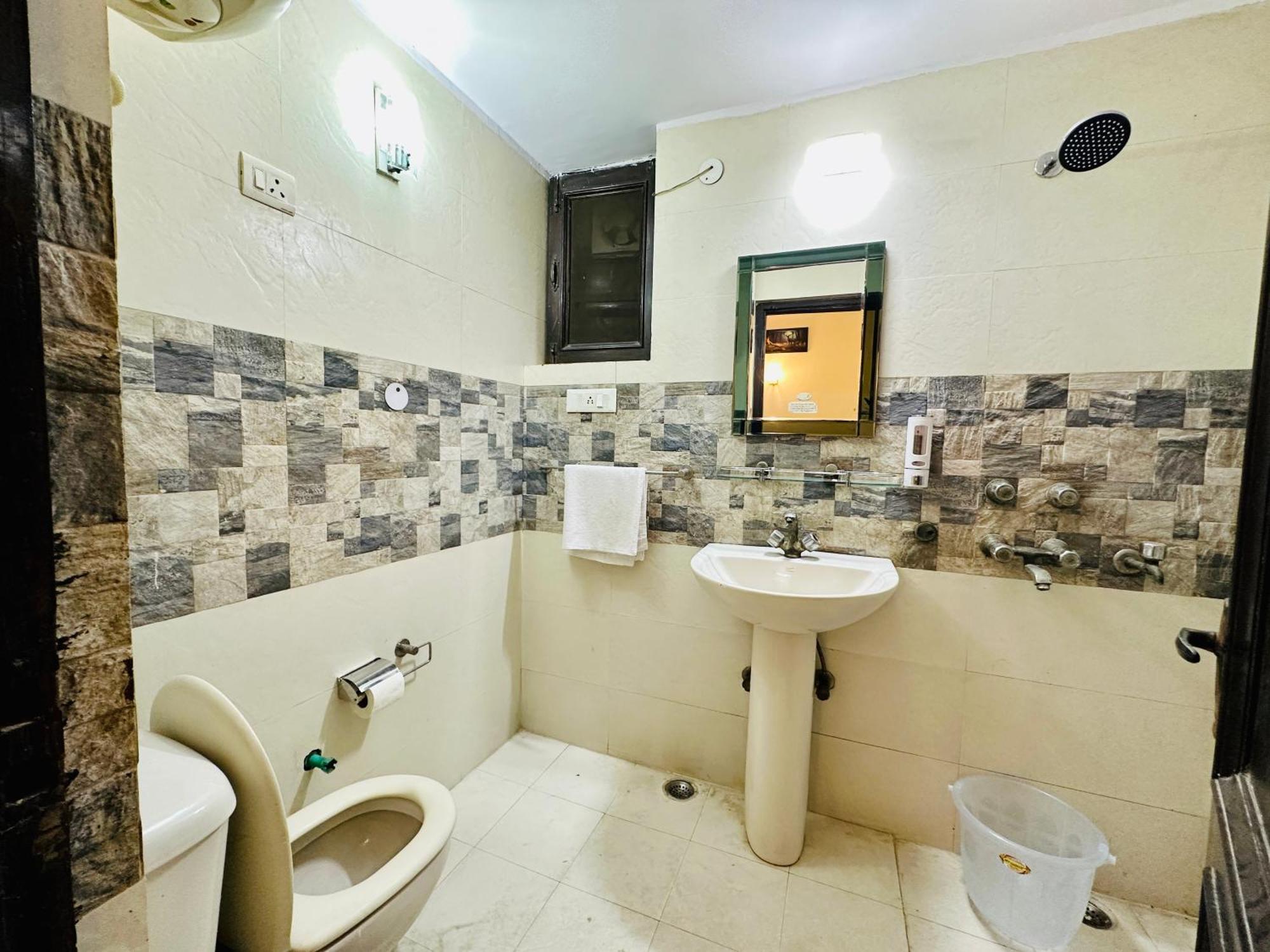 فندق The White Scent-Near Noida Sector 18 Metro المظهر الخارجي الصورة