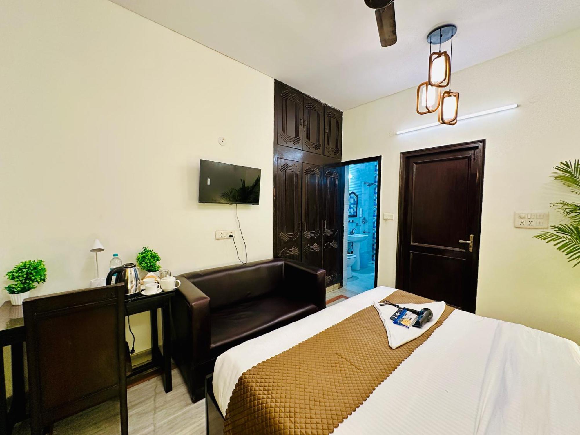 فندق The White Scent-Near Noida Sector 18 Metro المظهر الخارجي الصورة