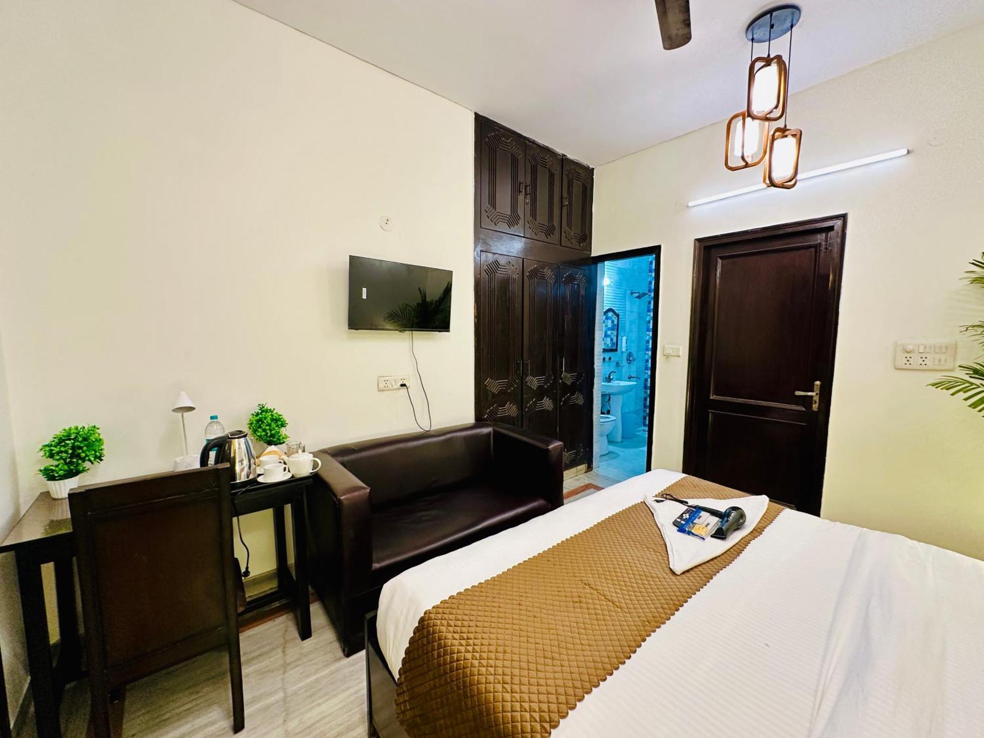 فندق The White Scent-Near Noida Sector 18 Metro المظهر الخارجي الصورة
