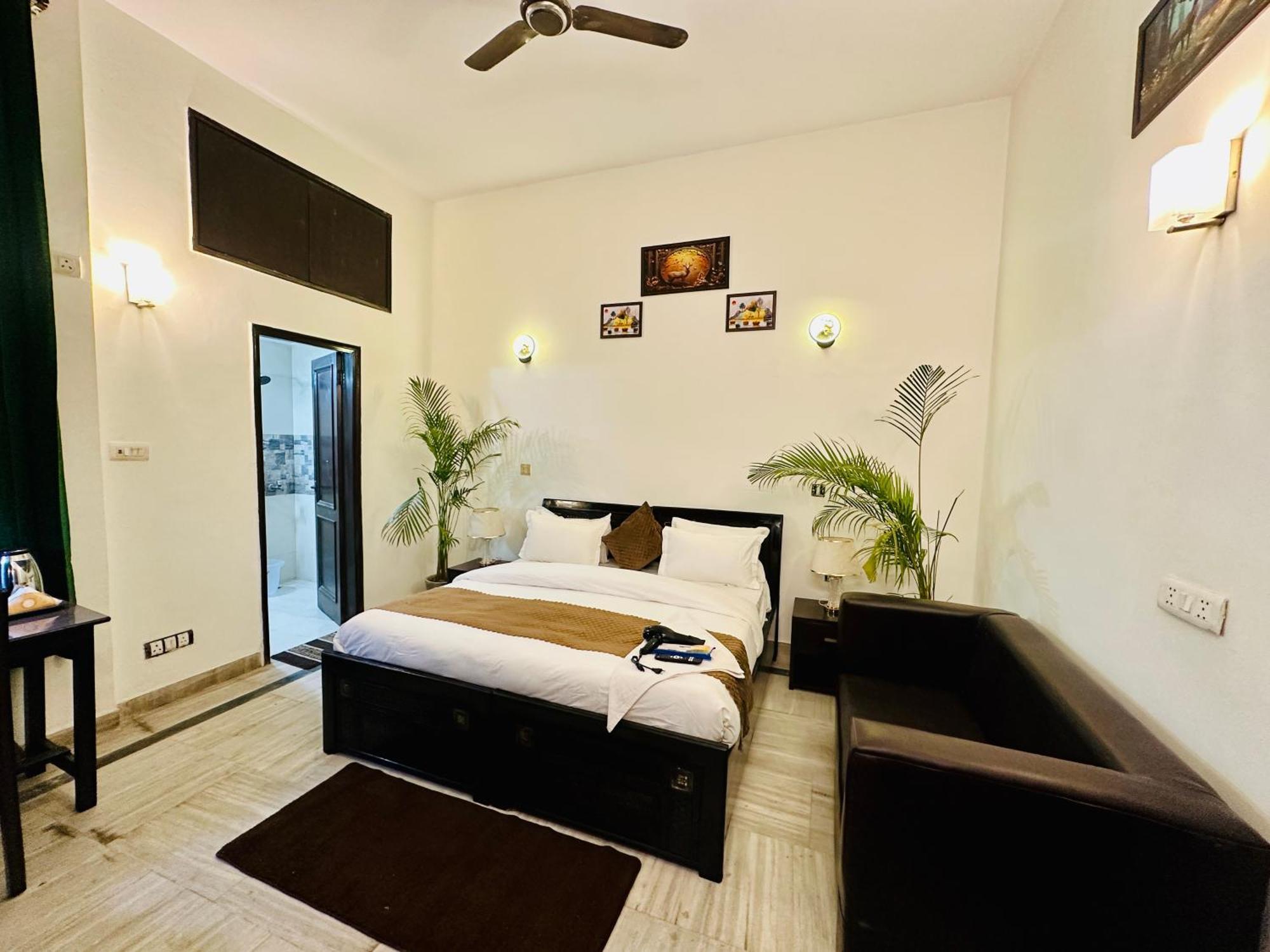 فندق The White Scent-Near Noida Sector 18 Metro المظهر الخارجي الصورة