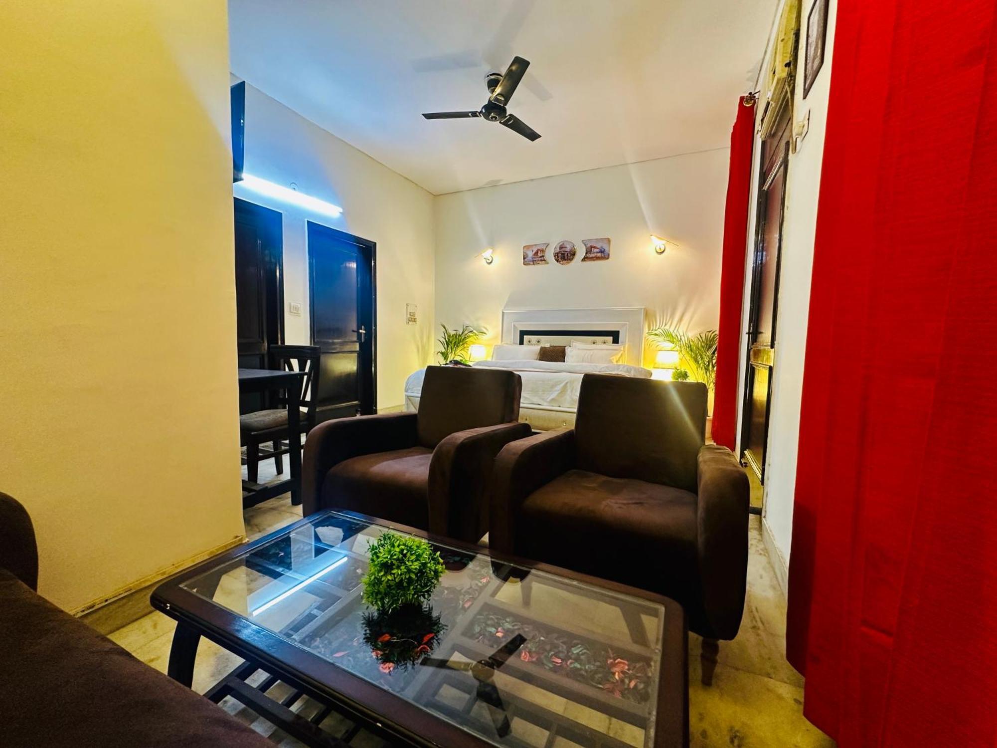 فندق The White Scent-Near Noida Sector 18 Metro المظهر الخارجي الصورة