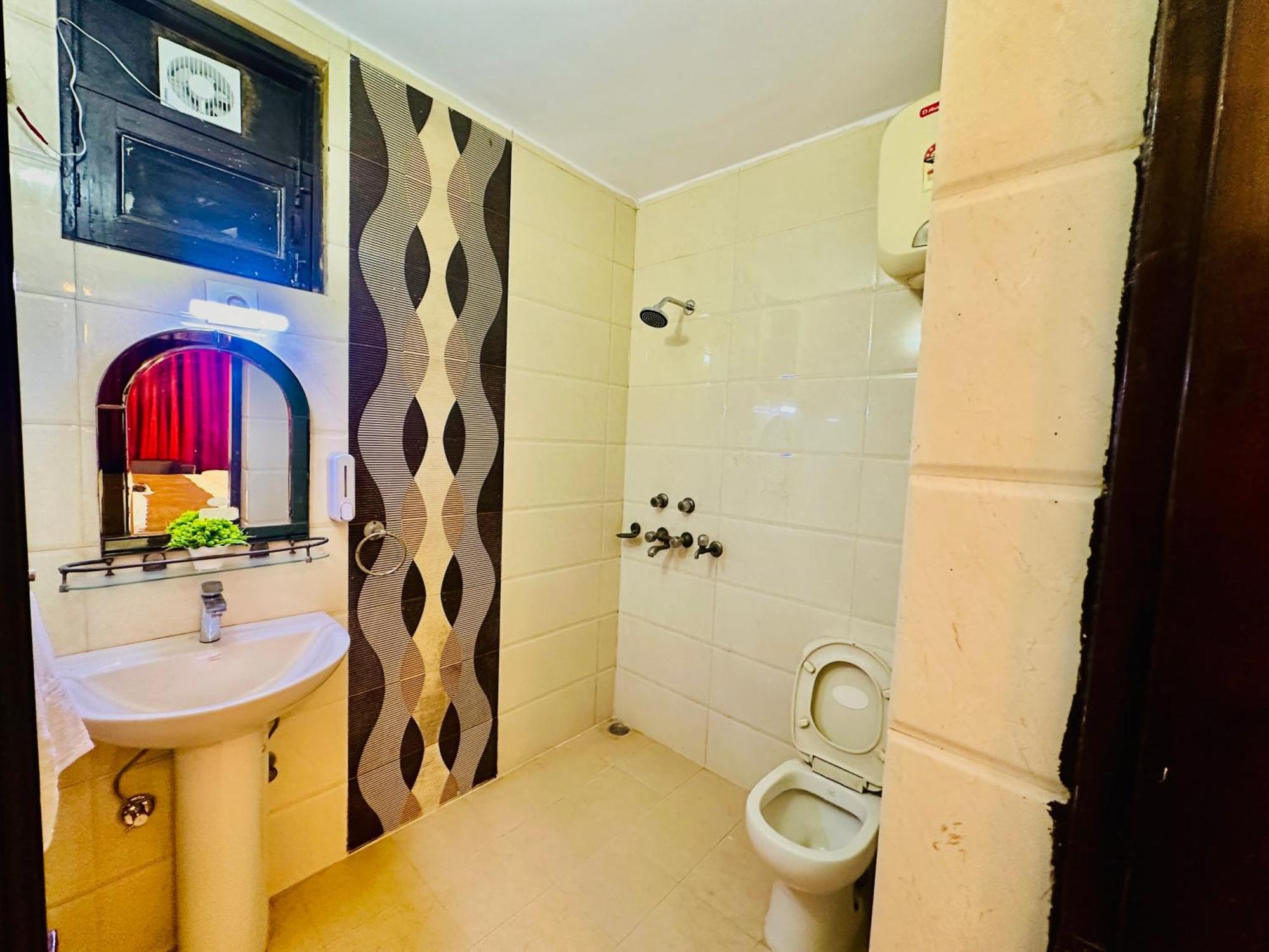 فندق The White Scent-Near Noida Sector 18 Metro المظهر الخارجي الصورة