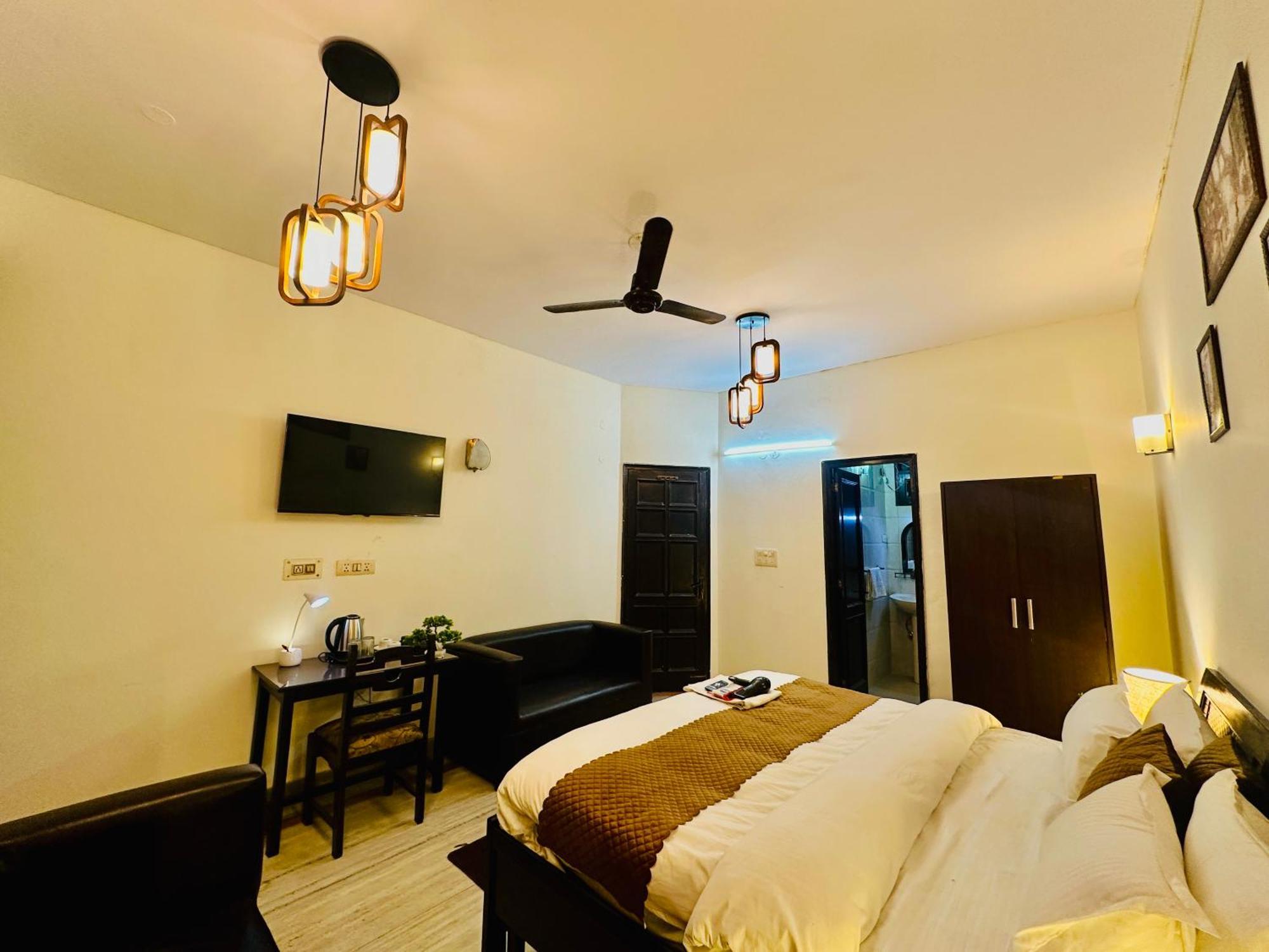 فندق The White Scent-Near Noida Sector 18 Metro المظهر الخارجي الصورة