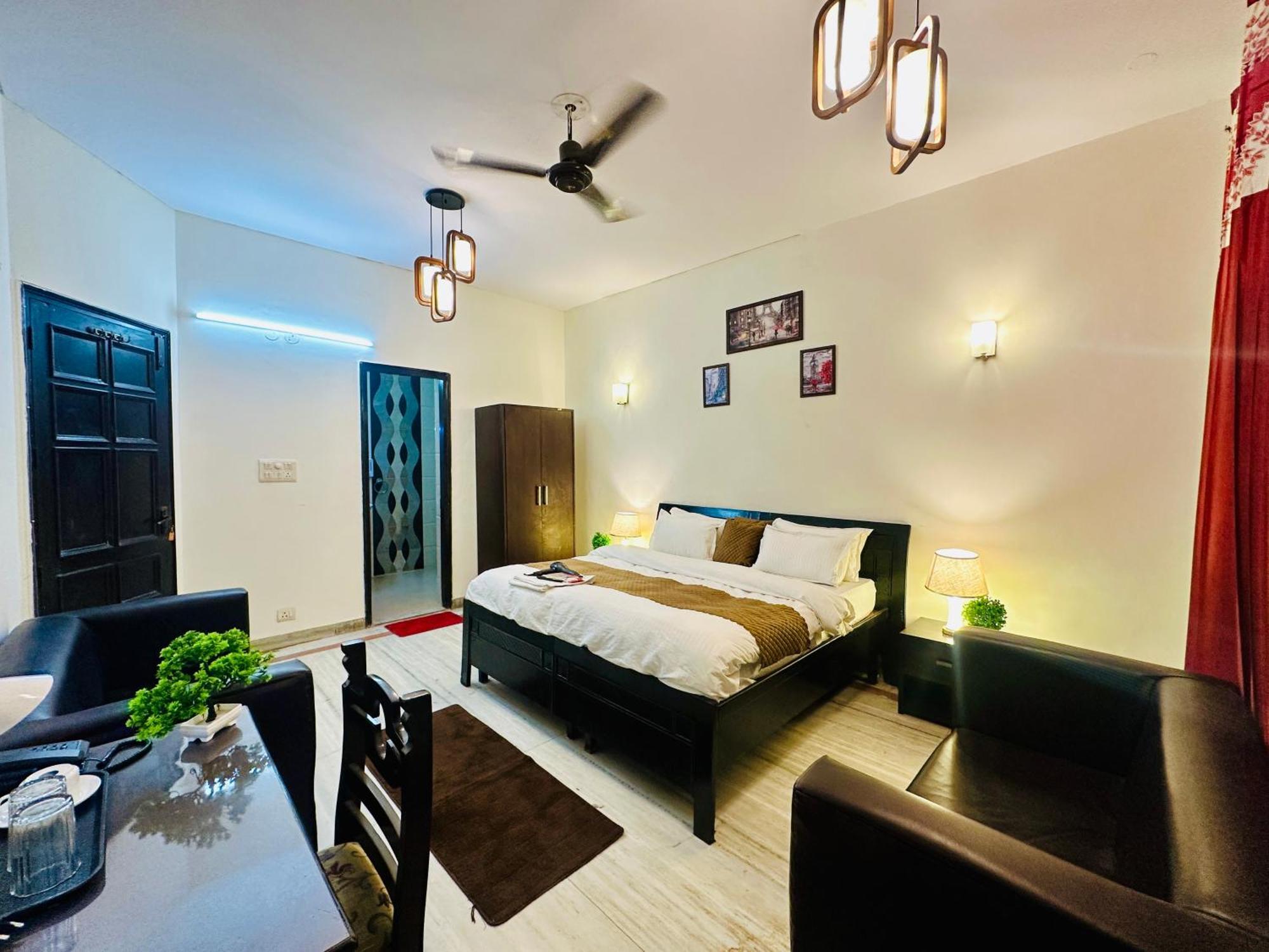 فندق The White Scent-Near Noida Sector 18 Metro المظهر الخارجي الصورة