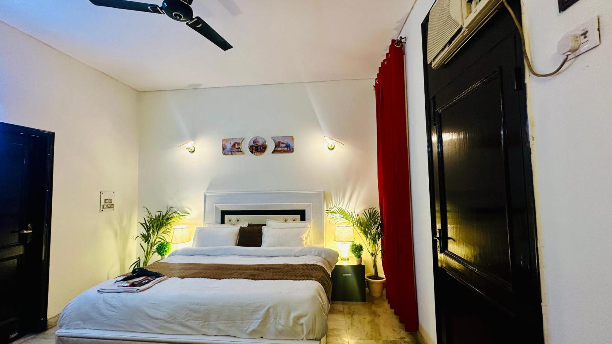 فندق The White Scent-Near Noida Sector 18 Metro المظهر الخارجي الصورة