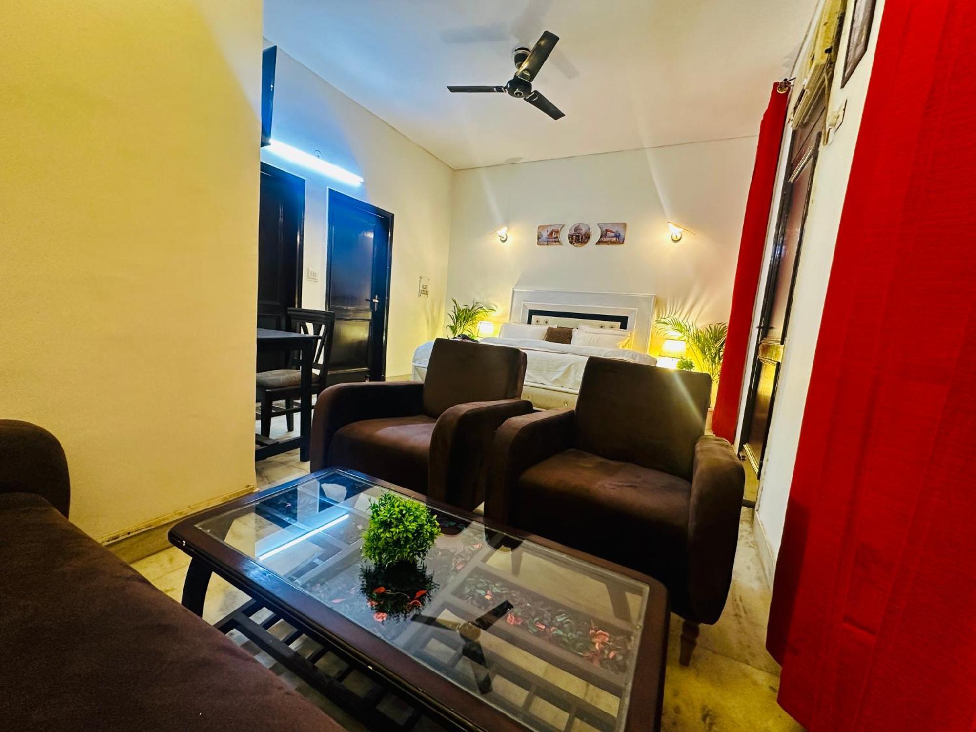 فندق The White Scent-Near Noida Sector 18 Metro المظهر الخارجي الصورة