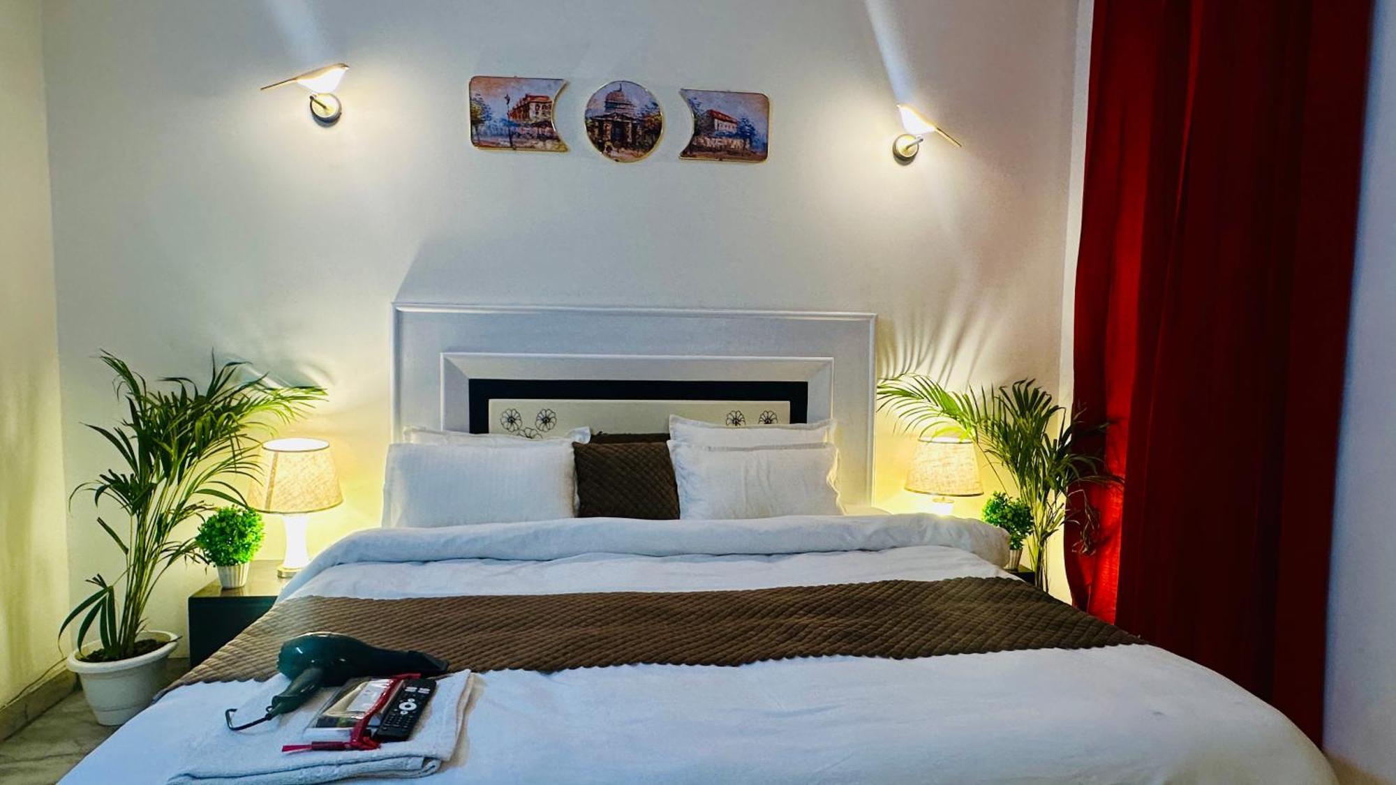 فندق The White Scent-Near Noida Sector 18 Metro المظهر الخارجي الصورة
