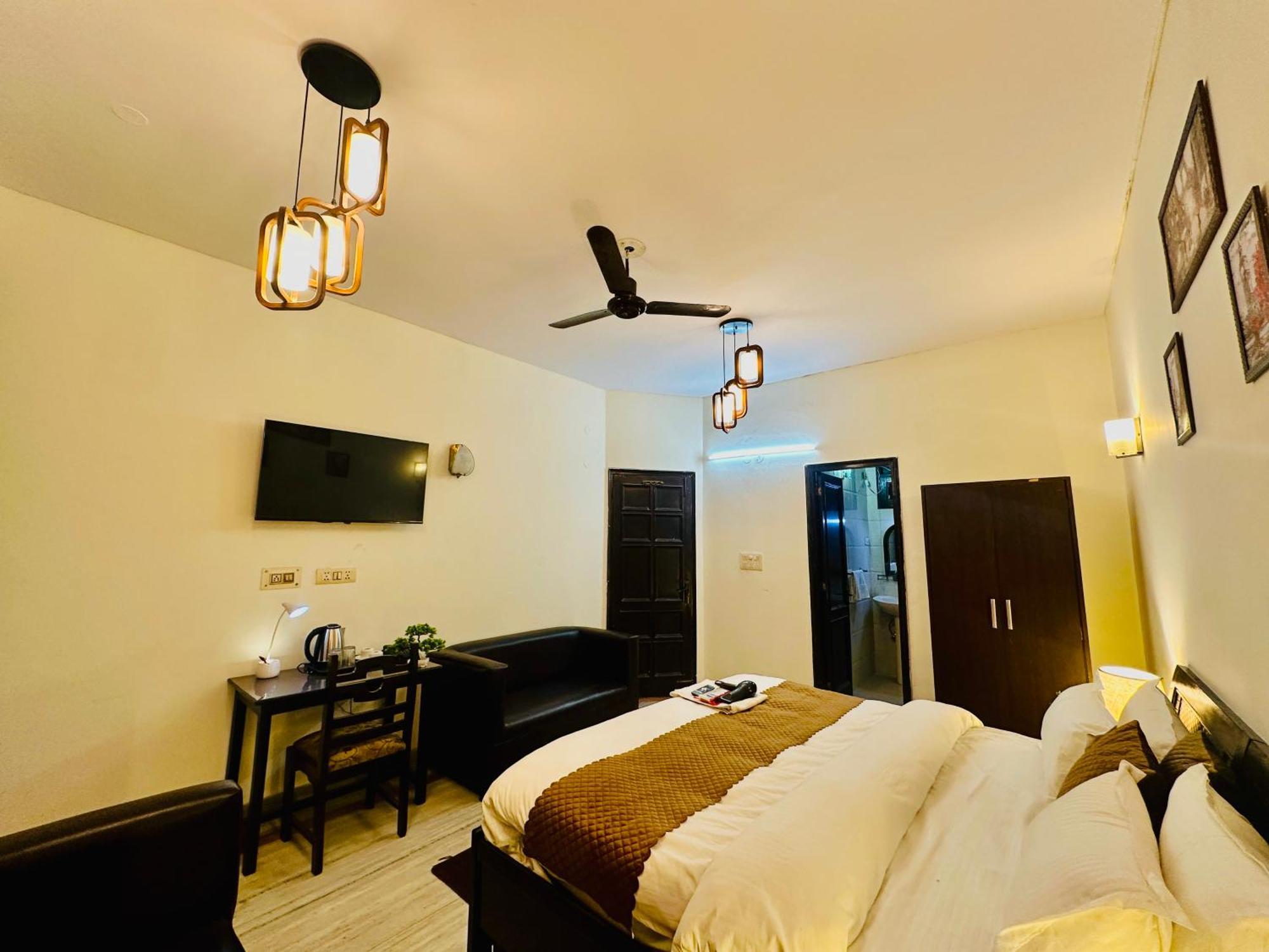 فندق The White Scent-Near Noida Sector 18 Metro المظهر الخارجي الصورة