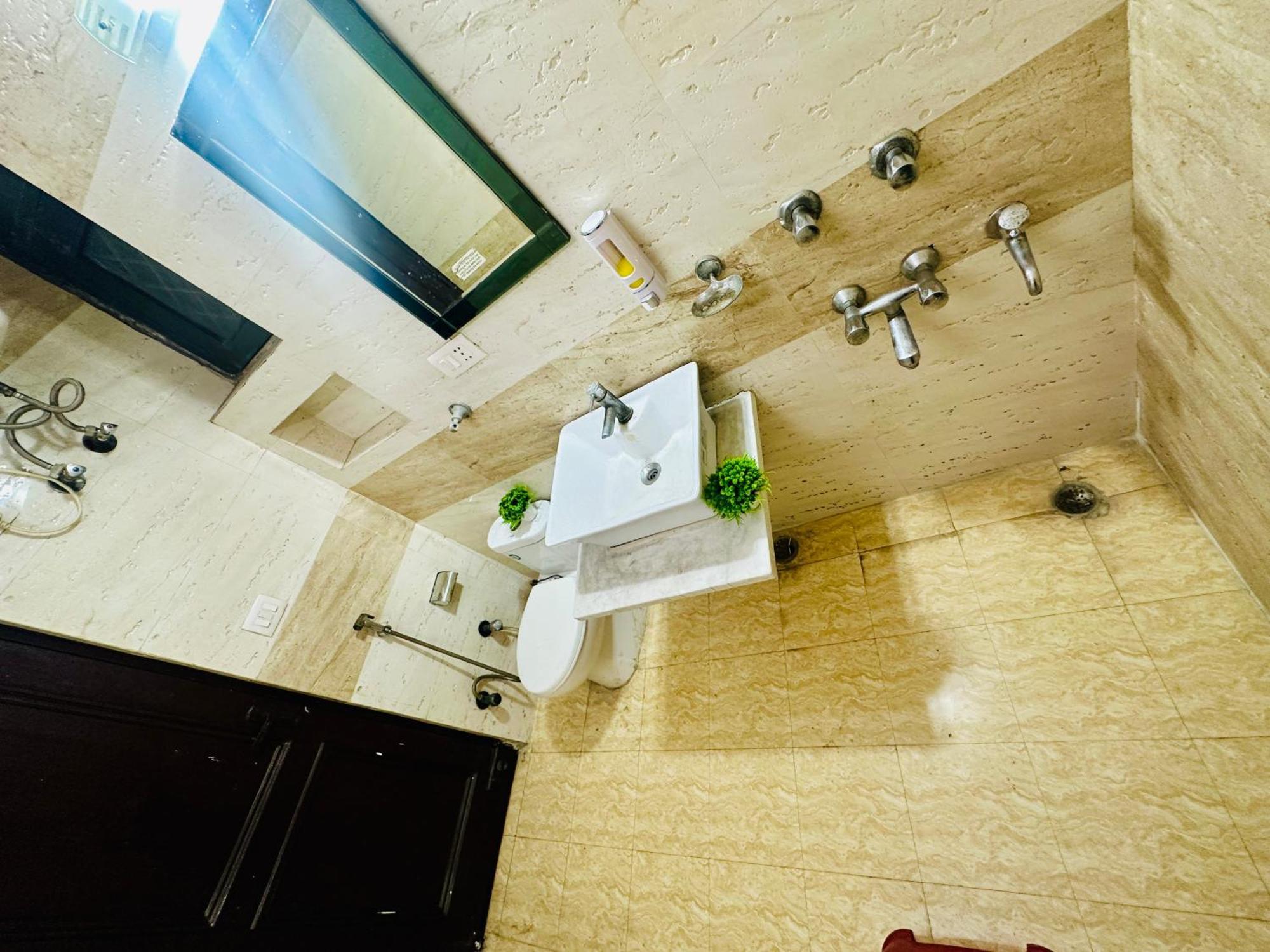 فندق The White Scent-Near Noida Sector 18 Metro المظهر الخارجي الصورة