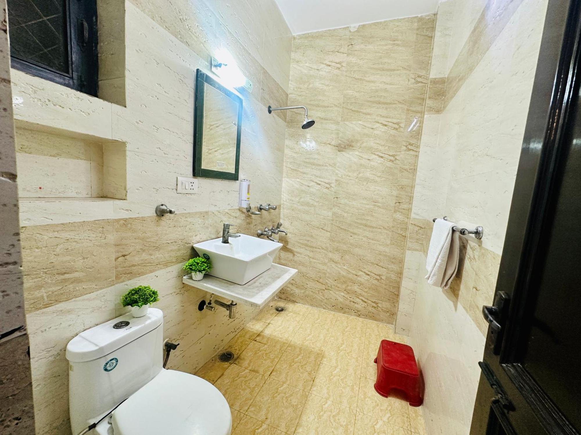 فندق The White Scent-Near Noida Sector 18 Metro المظهر الخارجي الصورة